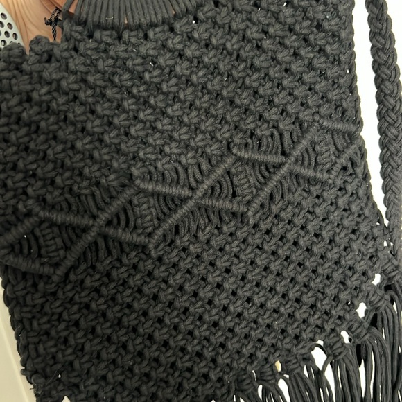 NEW- Danielle Nicole Macrame Fringe Crossbody Bag - Picture 4 of 10